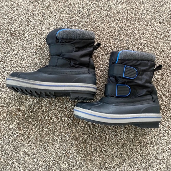 Cat & Jack Other - Cat & Jack Grey/Black Snow Boots - Size 1Y